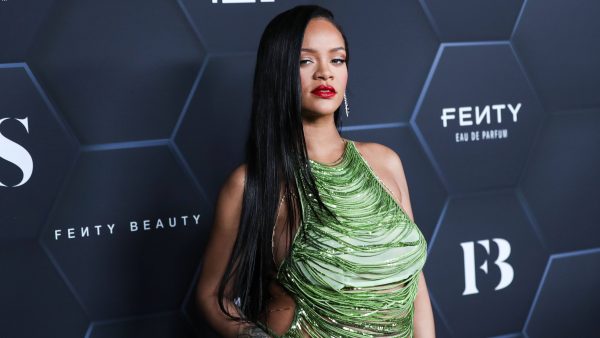 Rihanna brengt nieuwe make-up lijn uit
