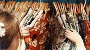 Thumbnail voor Tweedehands kleding shoppen: hoe inclusief is dat?
