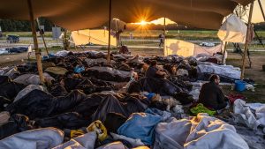 Thumbnail voor Honderdvijftig asielzoekers uit Ter Apel met spoed naar Apeldoorn