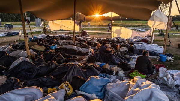 Honderdvijftig asielzoekers uit Ter Apel met spoed naar Apeldoorn