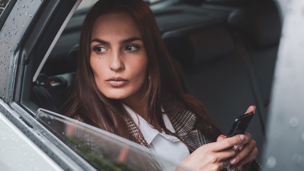 Melanie rijdt op en neer naar Duitsland om vriendin te verhuizen, krijgt Tikkie van €60 voor de lunch