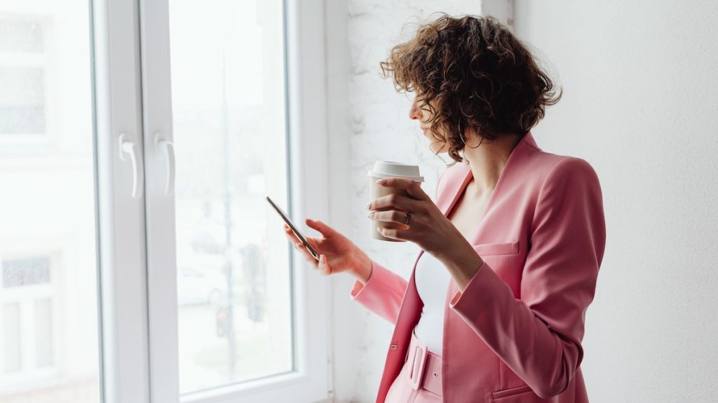 Hoe houd je (online) daten veilig? Hier vind je de beste tips - LINDA.nl