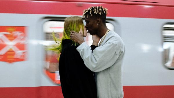 Yaël greep haar kans in de Thalys: 'We begonnen in de coupé en eindigden in de wc'