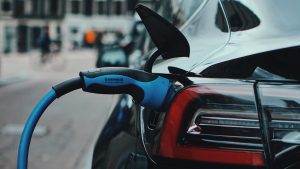 Thumbnail voor Met de elektrische auto ben je vaak duurder uit dan je benzine rijdende collega
