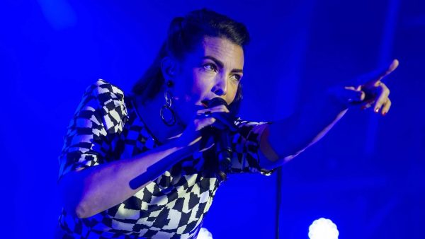 caroline-van-der-leeuw-caro-emerald-werd-groter-dan-ikzelf