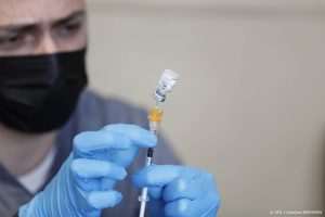 Thumbnail voor Vaccinwaakhond kijkt naar aangepaste coronavaccins