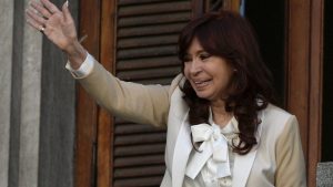 Thumbnail voor Vicepresident Argentinië overleeft 'mislukte moordaanslag' bij eigen woning