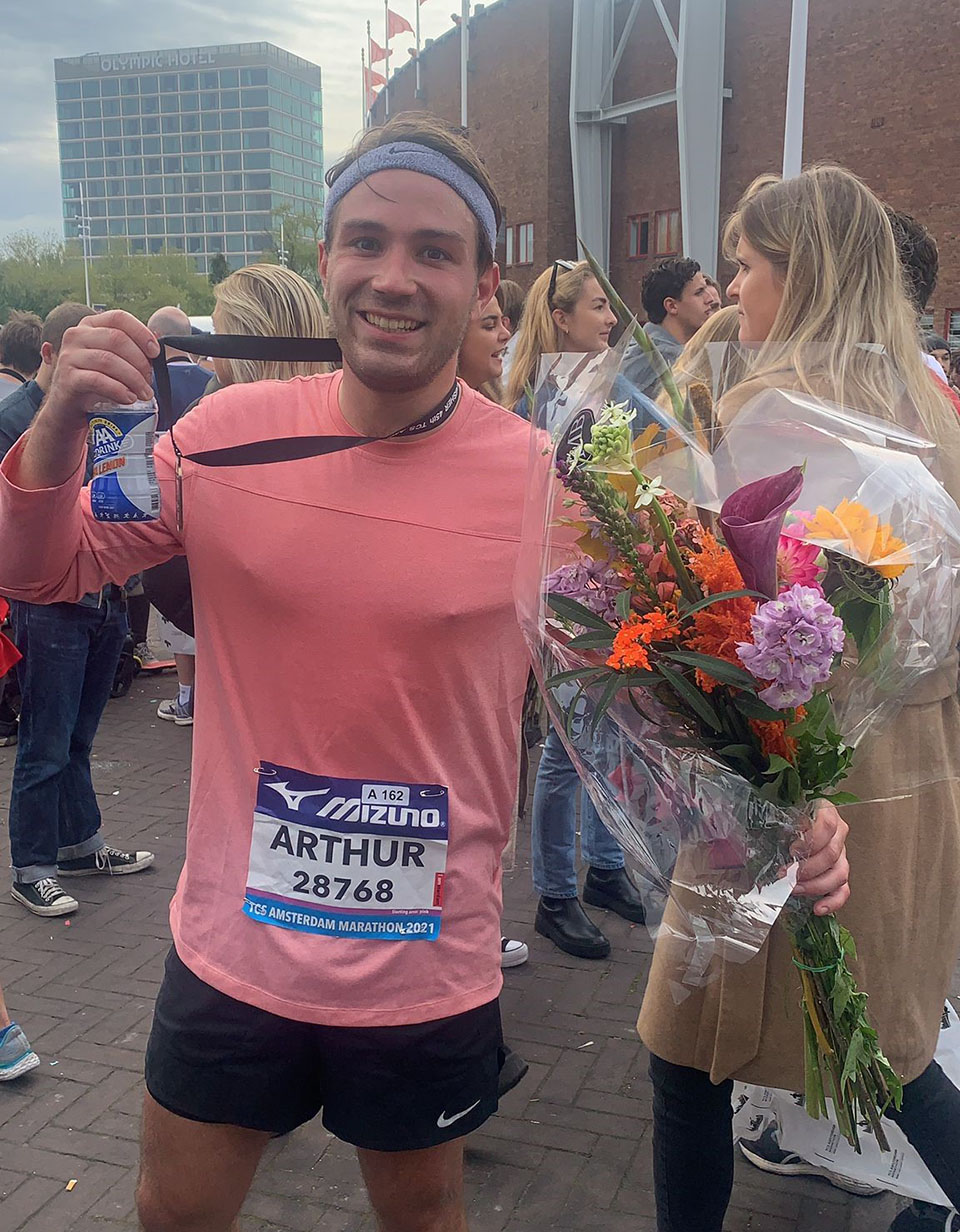 Arthur loopt de New York marathon voor overleden zus Simone