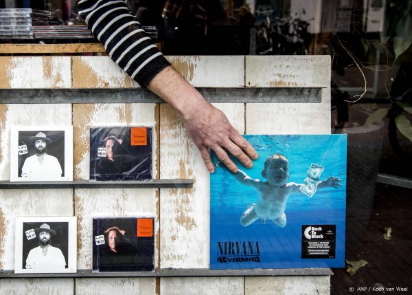 Nirvana wint rechtszaak over baby op albumhoes Nevermind