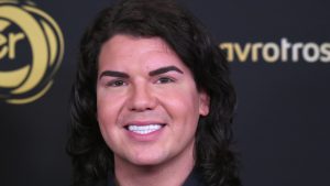 Thumbnail voor Roy Donders vereeuwigt liefde voor Michelle met tattoo: 'Haar lippen in m'n nek'