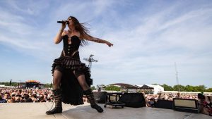 Thumbnail voor Floor Jansen zingt eigen versie van Wilhelmus bij F1: 'Aangepast aan mijn bereik'