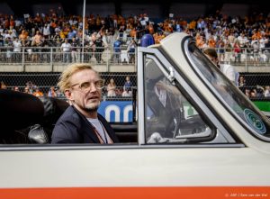 Thumbnail voor Prinses Margriet, prins Bernhard en Rico Verhoeven op grid tour tijdens Dutch GP