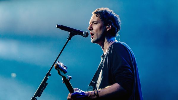 Kensington-zanger Eloi Youssef tijdens allerlaatste concert: 'Avond met een lach en een traan'