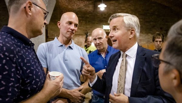 Mogelijk aanmeldcentrum in Bant nog onzeker, staatssecretaris praat met omwonenden