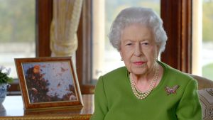 Thumbnail voor Zorgen om koningin Elizabeth nemen toe, BBC gooit programmering om