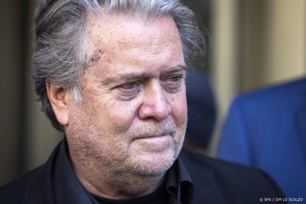 Steve Bannon aangeklaagd