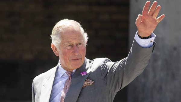 royals-nemen-plaats-op-nederlandse-stoelen-bij-kroning-charles