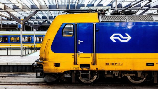 Reizigers in heel Nederland hebben vrijdag te maken met een staking onder personeel van de Nederlandse Spoorwegen.