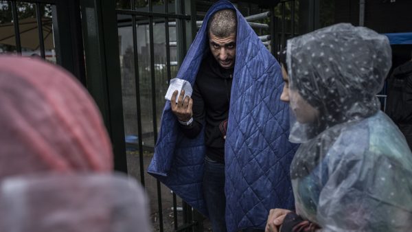 Opnieuw 300 mensen slapen noodgedwongen buiten bij Ter Apel