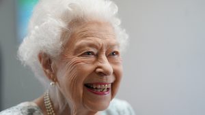 Thumbnail voor Iconisch eerbetoon aan koningin Elizabeth in 'The Queen: een leven lang op de troon'