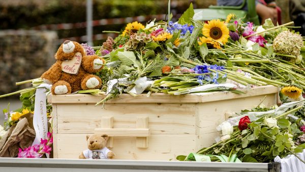 Erehaag als eerbetoon aan slachtoffers ongeluk Oud Gastel