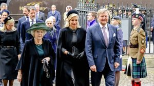 Thumbnail voor Koningspaar en prinses Beatrix naar uitvaart koningin Elizabeth