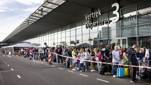 Thumbnail voor Schiphol verwacht dinsdag 'beter beheersbare dag' dan maandag