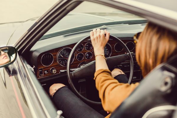 Vrouwen overlijden vaker bij een auto-ongeluk dan mannen