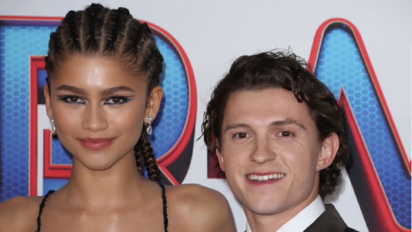 Waarom Tom Holland er niet bij was toen Zendaya haar tweede Emmy in ontvangst nam