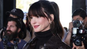 Thumbnail voor Anne Hathaway herbeleeft 'Devil Wears Prada' tijdens New York Fashion Week