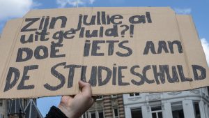 Thumbnail voor Studieschuld (oud)studenten blijft toenemen, totaal sinds 2015 verdubbeld