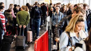 Thumbnail voor Schiphol bevestigt: tot eind oktober een vijfde minder passagiers