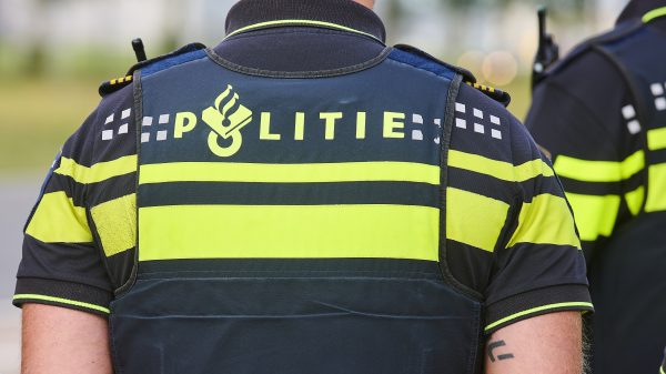 Vrouw (70) bekogeld met stok na aanspreken tieners om afvaldumpen in Rijen