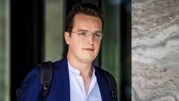 Sywert van Lienden en zakenpartner Bernd Damme gaan in beroep tegen een oordeel van de rechtbank in Amsterdam om hen te ontslaan als bestuurders van Stichting Hulptroepen Alliantie (SHA).