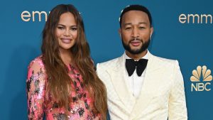 Thumbnail voor Chrissy Teigen verloor baby door medisch noodzakelijke abortus: 'Zou het anders niet overleven'