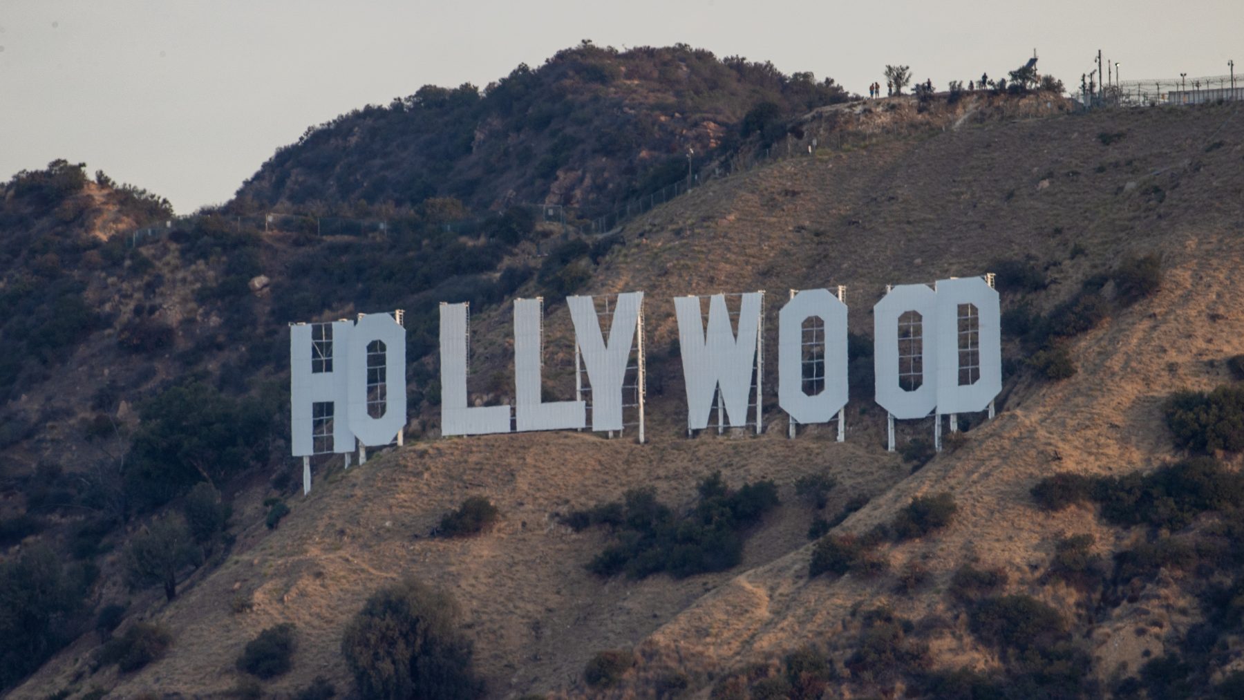 Opknapbeurt: Hollywood-letters krijgen likje verf