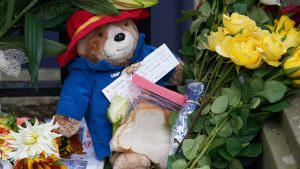 Thumbnail voor Lief: BBC zendt iconisch filmpje met Queen en Paddington opnieuw uit