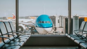 KLM annuleert zondag 22 vluchten vanwege drukte Schiphol