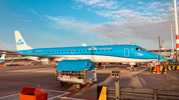 KLM schrapt maandag 42 vluchten vanwege drukte Schiphol