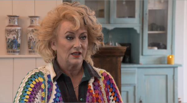 Karin Bloemen vertelt in 'De kist' over verlies biologische vader: 'Er was veel meer dood dan alleen hij'