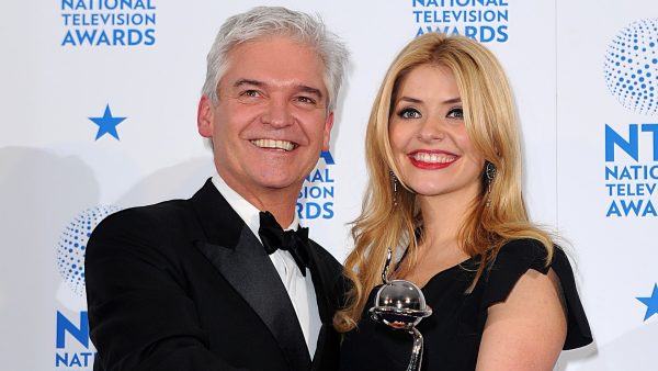 Britten woest om ‘rij-gate’: drong bekend tv-duo voor om kist Elizabeth te zien?