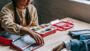 Thumbnail voor Kamer wil 100 miljoen voor gratis schoollunch: 'Met een lege maag in de klas hoort niet'