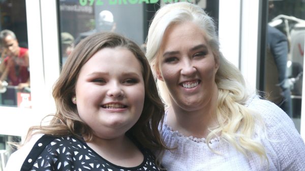 Mama June ligt in het ziekenhuis met onverklaarbare klachten