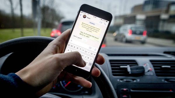 Campagne tegen appen in verkeer richt zich ook op afzender: 'Mij Nie Appen!'