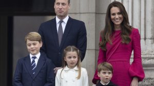 Thumbnail voor Ondeugende prins George: 'Mijn vader wordt koning, dus pas maar op'