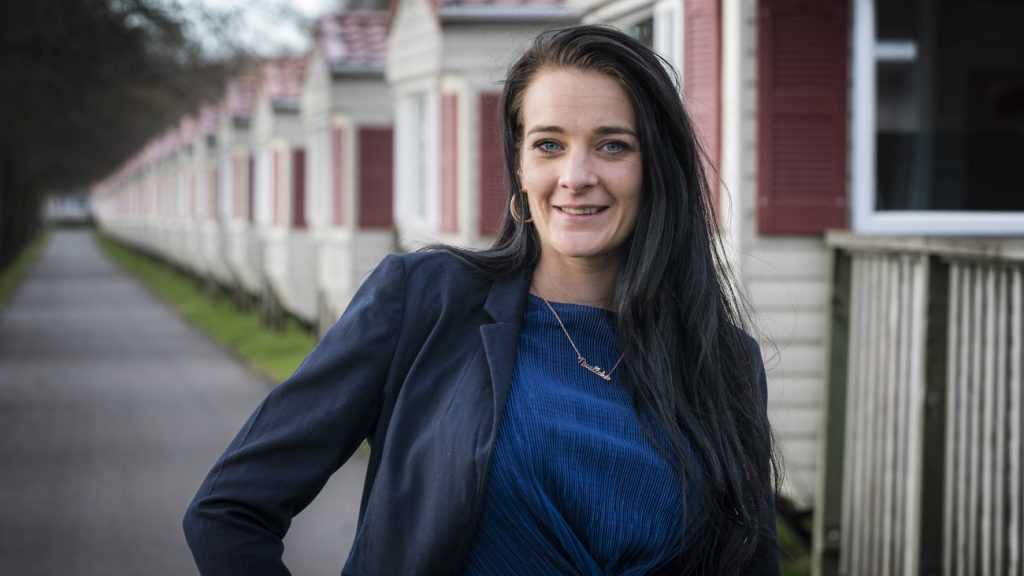Nicol Kremers haalt woede kijkers op nek door loslaten hond in kippenren