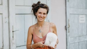 Viktoria maakt gipsafdruk van vulva's: 'Er bestaat geen perfecte poes, iedere vulva is normaal'
