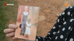 Thumbnail voor Moeder en broertje van vermiste Sophia Koetsier reizen naar Oeganda in 'Break Free'