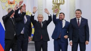 Thumbnail voor Poetin annexeert vier deels bezette Oekraïense provincies, Zelensky vraagt versneld NAVO-lidmaatschap aan