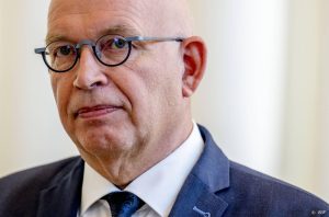 De ChristenUnie moest op zoek naar een nieuwe minister na het plotselinge vertrek van Henk Staghouwer